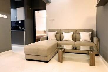 هتل Transit Suites By Grandwest