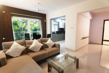 هتل Transit Suites By Grandwest
