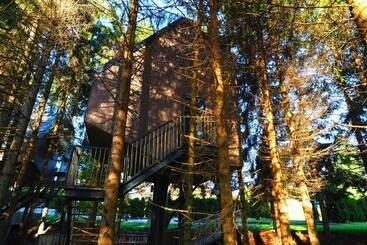 هتل Tree House Close To The National Park Plitvice Lakes