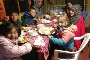 酒店 Urosfood & Titiqaqa Lodge