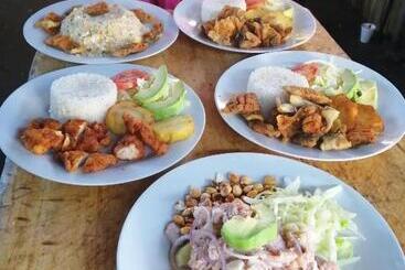 هتل Urosfood & Titiqaqa Lodge