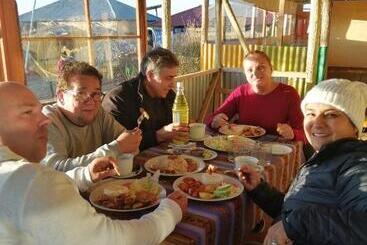 هتل Urosfood & Titiqaqa Lodge