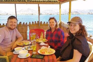 酒店 Urosfood & Titiqaqa Lodge