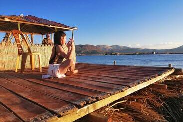 酒店 Urosfood & Titiqaqa Lodge