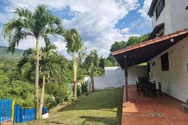 هتل Villa Lucila