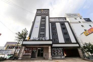 مُتل Gumi Indong Hotel 7 Plus