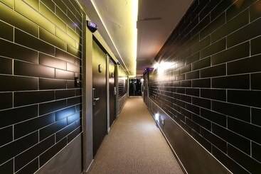 مُتل Gumi Indong Hotel 7 Plus