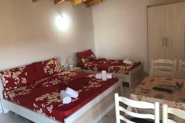 پانسیون Nino S Rooms