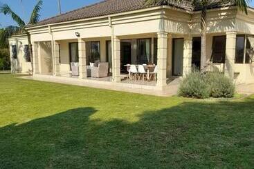 تختخواب و صبحانه The Ridge Bnb