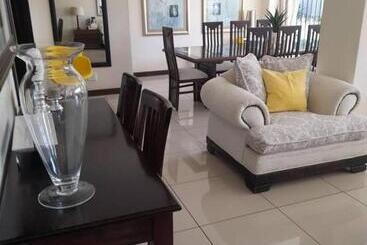 تختخواب و صبحانه The Ridge Bnb