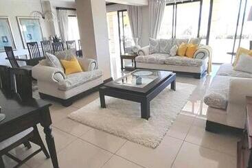 تختخواب و صبحانه The Ridge Bnb