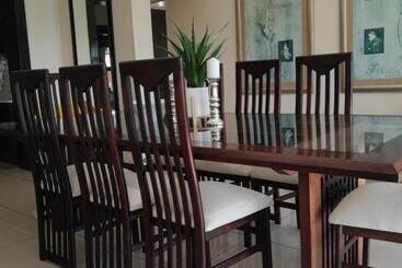 تختخواب و صبحانه The Ridge Bnb