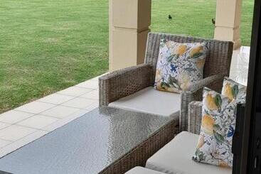 تختخواب و صبحانه The Ridge Bnb