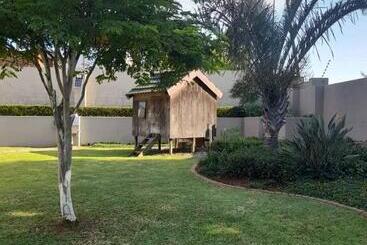 تختخواب و صبحانه The Ridge Bnb