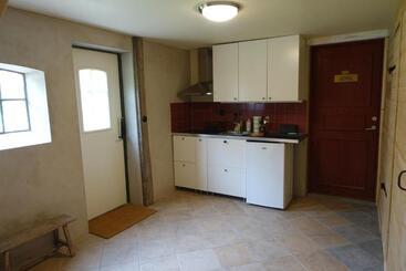 هتل Attic Apartment On Countryside