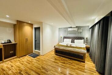 هتل De Elaaf The Luxury Stay