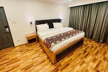 هتل De Elaaf The Luxury Stay