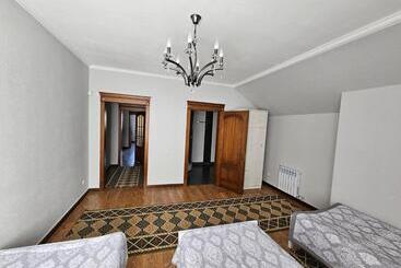 هتل Esalu Guest House эсалу