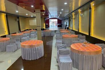 هتل Everest Inn Pvt. Ltd