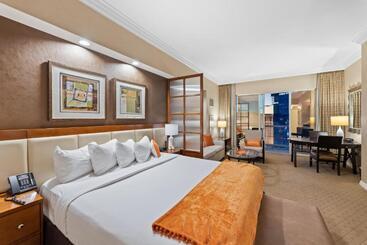 هتل Lucky Gem Penthouse & Luxury Suites At Signature Resort, Balcony Strip View 1607