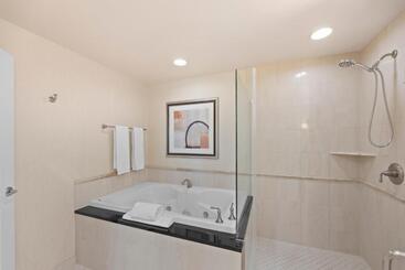 هتل Lucky Gem Penthouse & Luxury Suites At Signature Resort, Balcony Strip View 1607