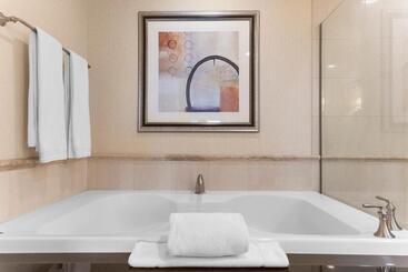 هتل Lucky Gem Penthouse & Luxury Suites At Signature Resort, Balcony Strip View 1607