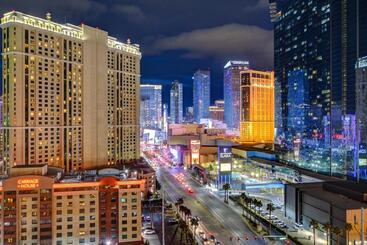 هتل Lucky Gem Penthouse & Luxury Suites At Signature Resort, Balcony Strip View 2605