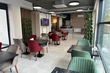 هتل Marasium Suites