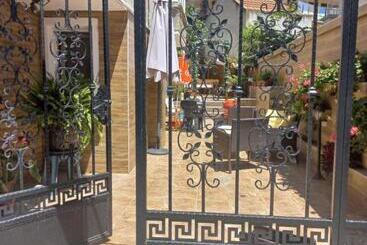 پانسیون Guest House Dani