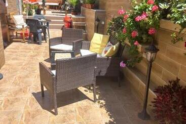 پانسیون Guest House Dani
