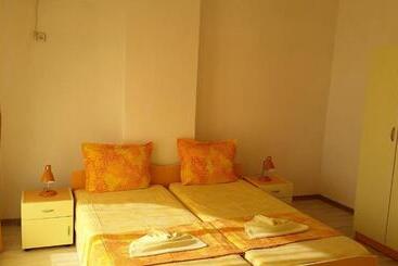 پانسیون Guest House Dani