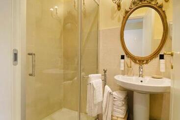 پانسیون Palazzo Lari Luxury Accommodation