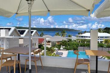 استراحتگاه Crawlbay Suites