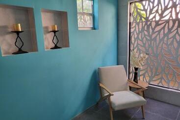 استراحتگاه Crawlbay Suites