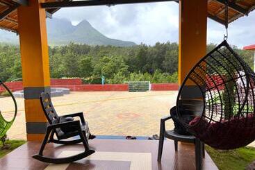 אתר נופש Siri Vismaya Home Stay