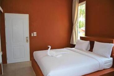 World Cat Beach & Resort เวิลด์แคท บีช แอนด์ รีสอร์ท