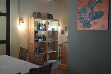 هاستل Adelante Habitaciones Restaurante Café