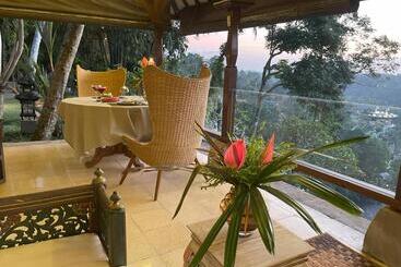 تختخواب و صبحانه Bali Maison
