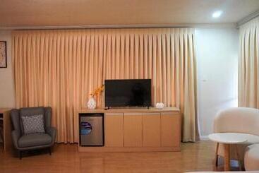 Honey Suite Room At Bee Cafe Cebu