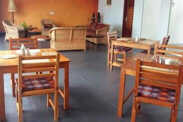 هتل Matumaini Guest House