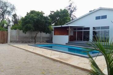 هتل Matumaini Guest House