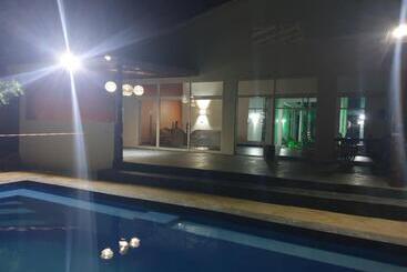 هتل Matumaini Guest House