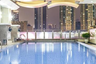 هتل Near Us Embassy X Free Unlimited Pool, Massage & Sauna Access X Promo This Month! Explore Deluxe Stu
