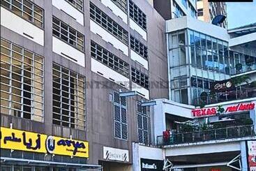 هتل Near Us Embassy X Free Unlimited Pool, Massage & Sauna Access X Promo This Month! Explore Deluxe Stu