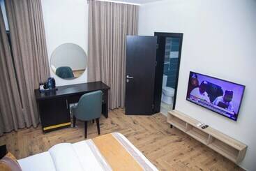 Modelo Hotel And Suites