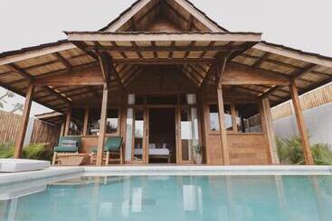 استراحتگاه Kalyana Villa Gili Air