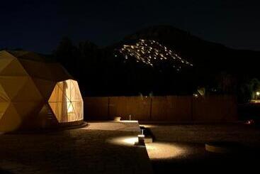 منتجع جلامبنغ   Glamping Resort