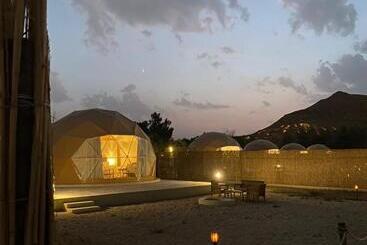 منتجع جلامبنغ   Glamping Resort