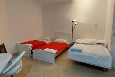 تختخواب و صبحانه Aladdin Hostel For Females