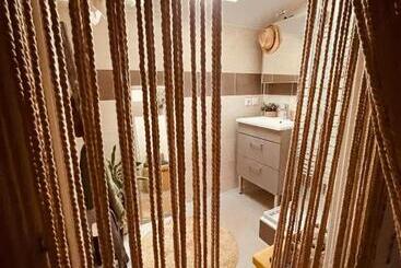 تختخواب و صبحانه Chambre Bohème Chez Rachel